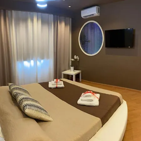 Th Luxury Fly Guest house